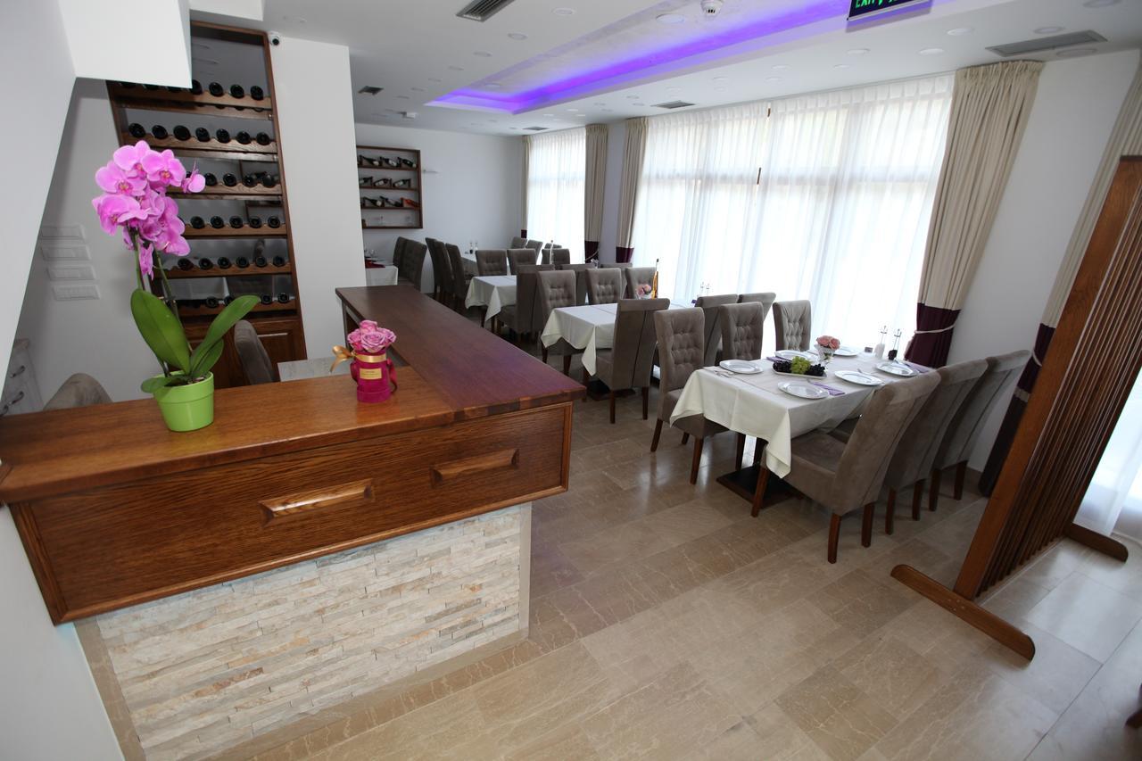 Apis Hotel เทรบินเย ภายนอก รูปภาพ