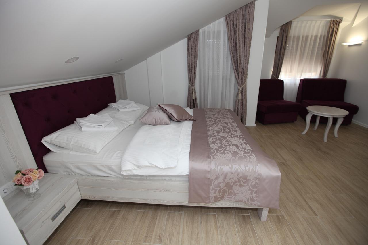Apis Hotel เทรบินเย ภายนอก รูปภาพ
