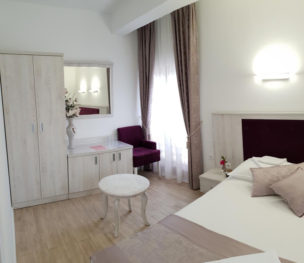 Apis Hotel เทรบินเย ภายนอก รูปภาพ