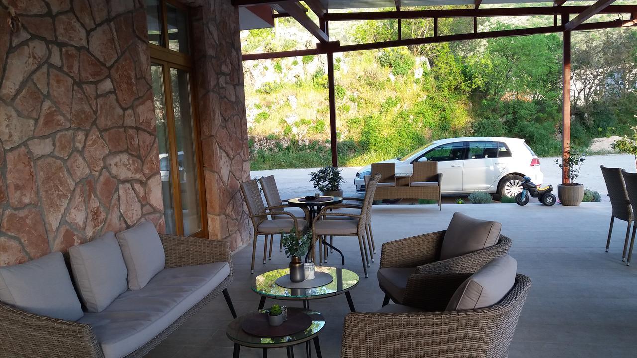 Apis Hotel เทรบินเย ภายนอก รูปภาพ