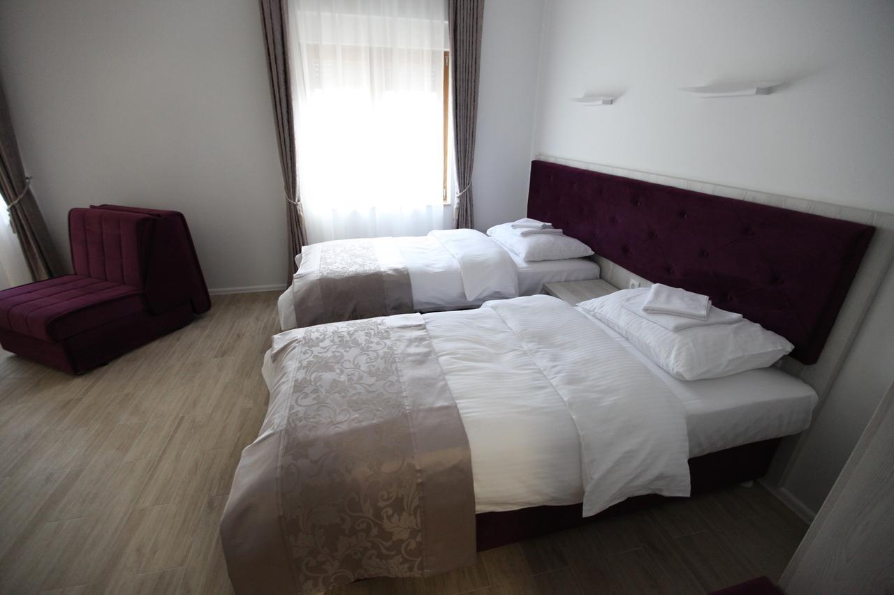 Apis Hotel เทรบินเย ภายนอก รูปภาพ